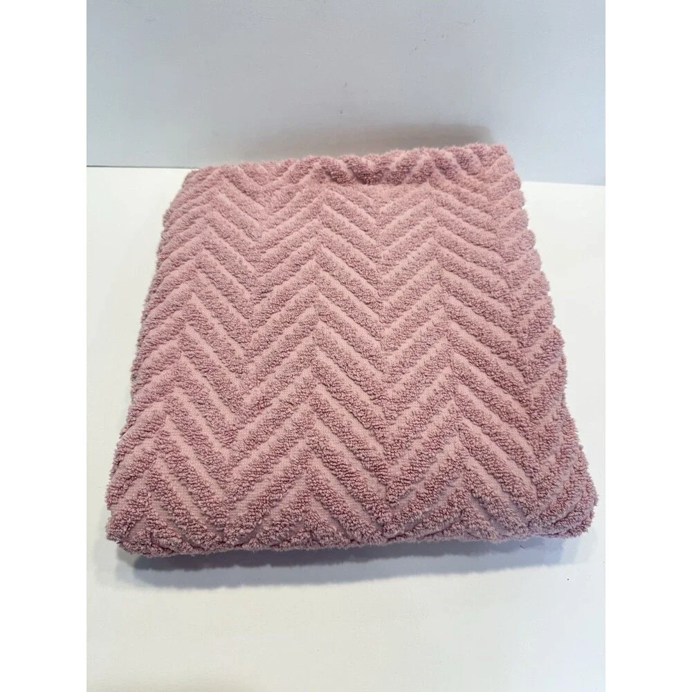 Vintage Fieldcrest Cannon Chevron Pink Bath Towels 100% Cotton USA Set of 2